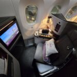 カタール航空ビジネスクラス搭乗記！B787-9新型個室ドア付きシート（2025.03 成田→ドーハ/...