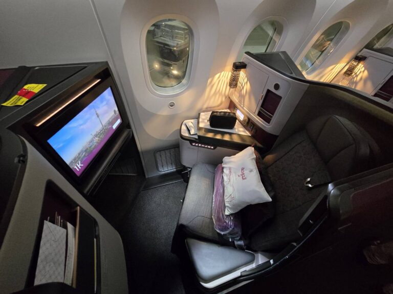 カタール航空のビジネスクラス  おまとめ カタール航空ビジネスクラス搭乗記！B787-9新型個室ドア付き
