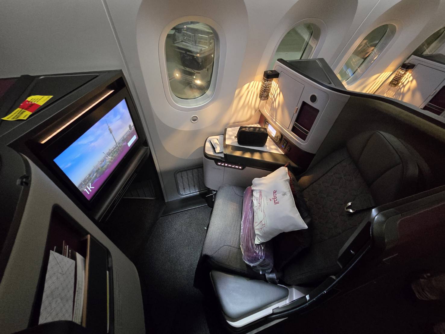 カタール航空ビジネスクラス搭乗記！B787-9新型個室ドア付きシート（2025.03 成田→ドーハ/ドーハ→ミュンヘン）のアイキャッチ画像
