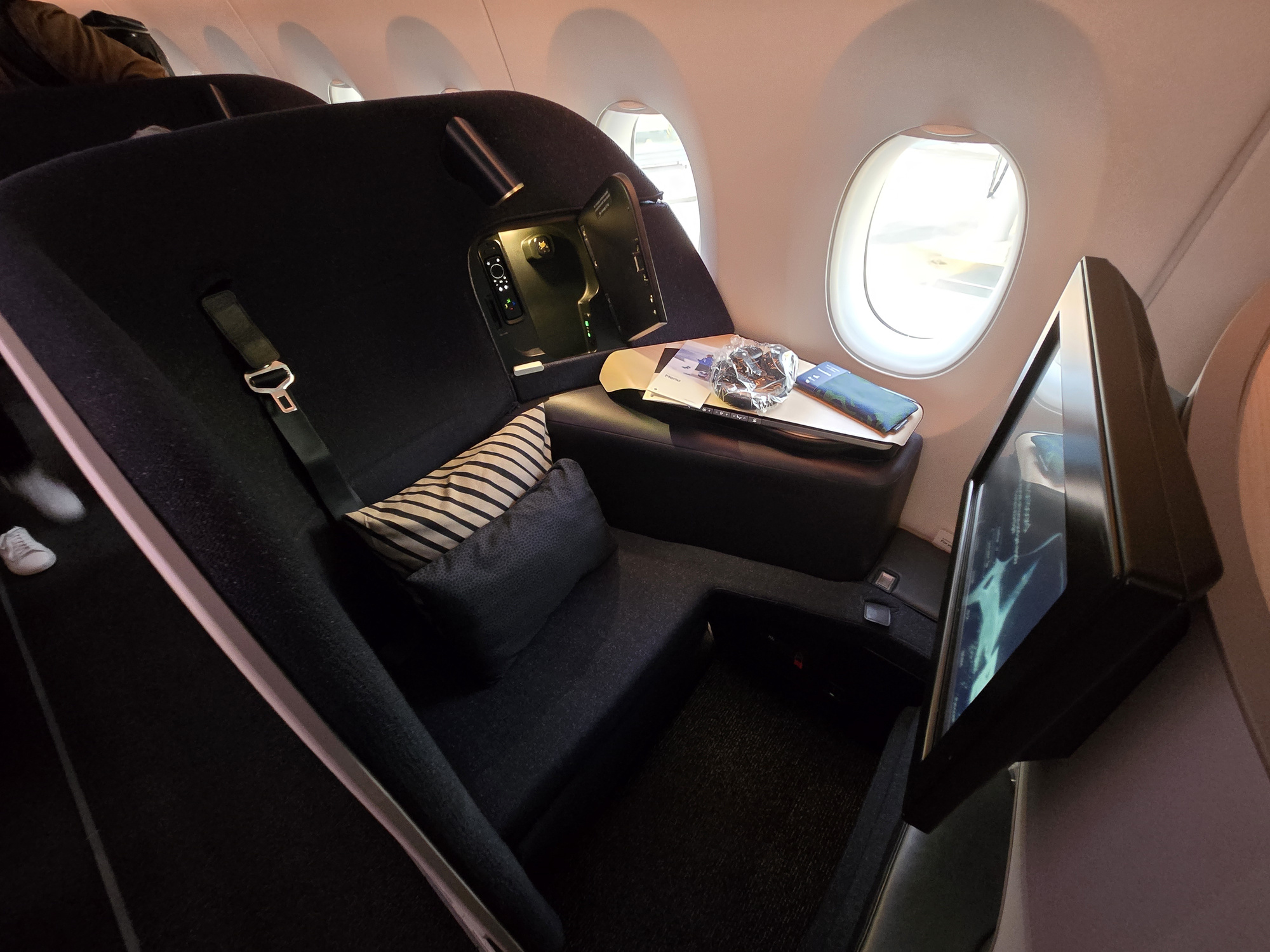 ソファのような新型シート！フィンエアーA350ビジネスクラス搭乗記（2025.03 ヘルシンキ→羽田）のアイキャッチ画像